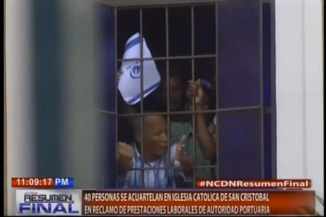 Extrabajadores portuarios ocupan iglesia en San Cristóbal en reclamo de prestaciones