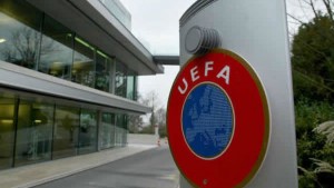 UEFA multa al Arsenal, Bayern Múnich y castiga a un futbolista