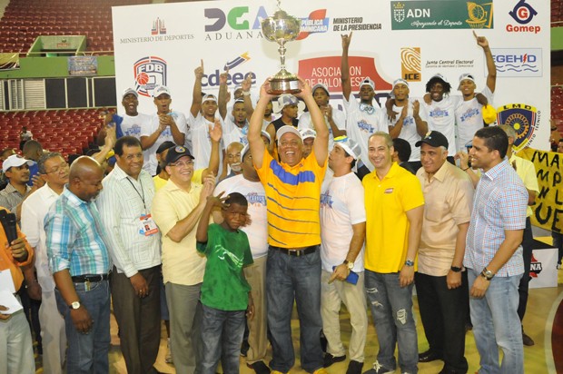 Mauricio Báez se corona campeón del Baloncesto DN