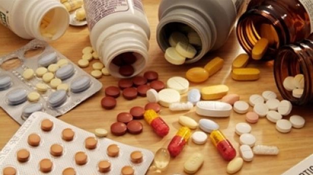 Allanan farmacia por alegada venta de medicamentos falsificados
