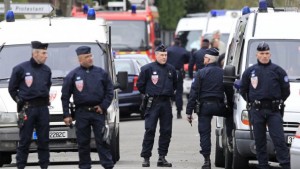 Detienen 12 en choques entre policía francesa y manifestantes