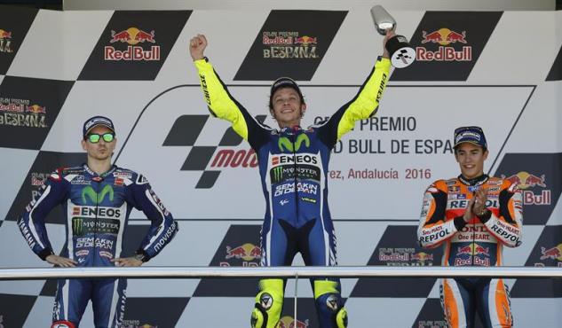 Rossi gana con autoridad a pesar del esfuerzo final de Lorenzo