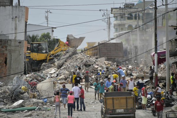 Pedernales se solidariza con Ecuador tras terremoto