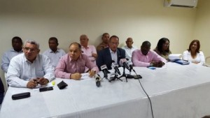 Centrales dicen presidente Medina se comprometió a dar cumplimiento a propuestas trabajadores