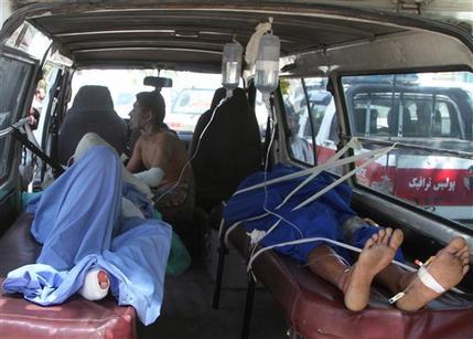 Afganistán: 52 muertos en choque de buses y camión cisterna