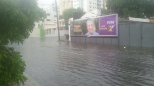 Calles, avenidas y carreteras inundadas de agua por lluvias