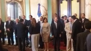 Presidente Medina recibe en Palacio a observadores electorales