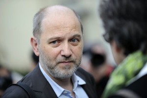 Renuncia vicepresidente Asamblea Nacional francesa, acusado de acoso sexual