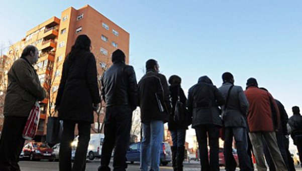 Casi la mitad de los argentinos teme perder su empleo según sondeo