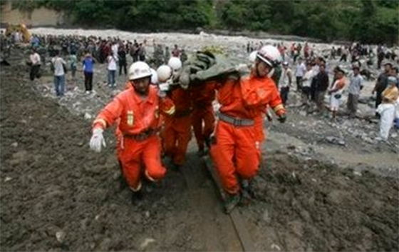 China: Unos 35 trabajadores quedan sepultados en deslave