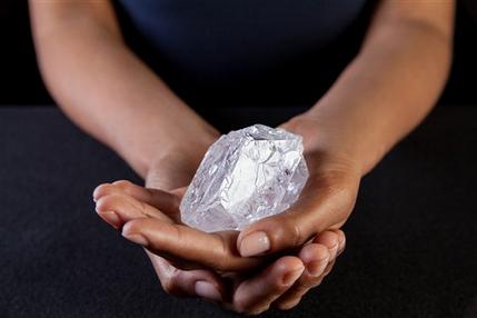 Subastarán diamante de tamaño de pelota de tenis en Londres