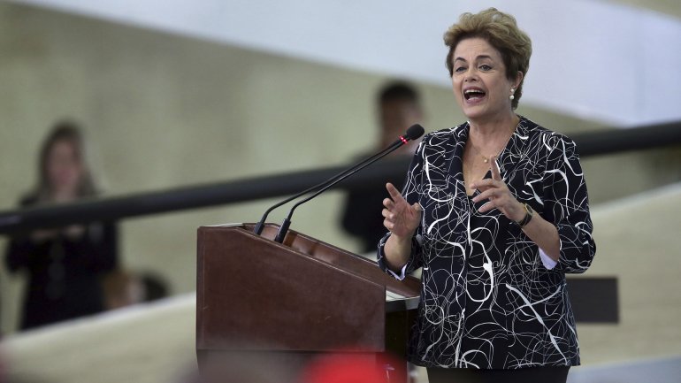 Con el juicio político más cerca, Dilma Rousseff sugirió elecciones para "juzgar" su gobierno