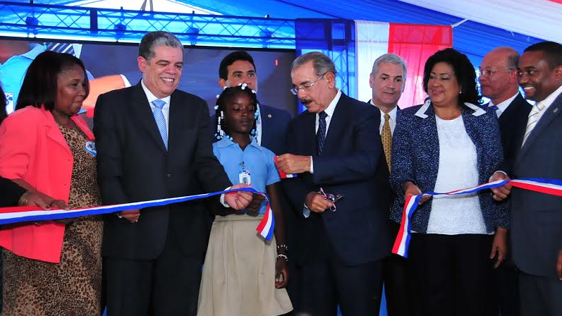 Presidente Medina inaugura dos escuelas en Villa Mella Santo Domingo Norte