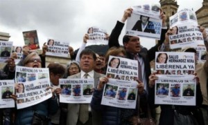Exigen en Colombia libertad inmediata de tres periodistas 