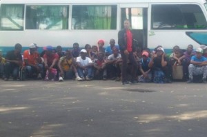 Detienen minibús con 38 haitianos con documentos falsos en Montecristi