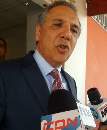 Ministro Peralta advierte Gobierno actuará contra todo lo que quiera empañarle reputación