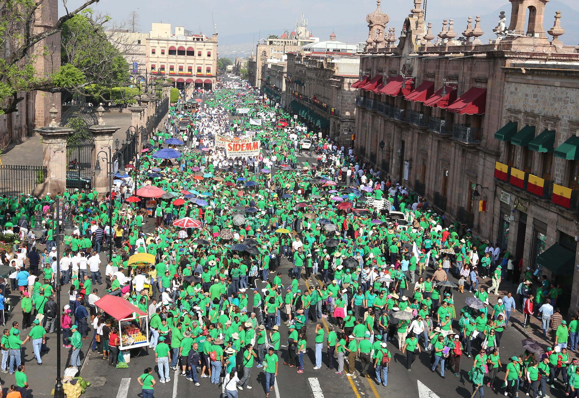 Miles marchan en todo el mundo por el Día Internacional del Trabajo