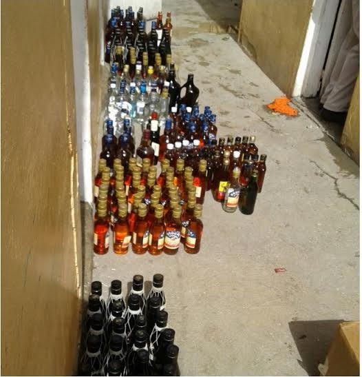 Desmantelan depósito de mercancías contrabandeadas y de falsificación de bebidas alcohólicas
