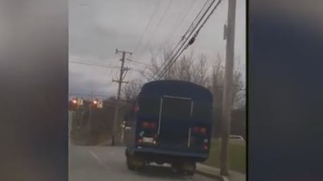 Niño de 12 años "roba" autobús escolar para dar un paseo en EE.UU.