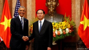 Obama levanta embargo de armas en primera visita a Vietnam