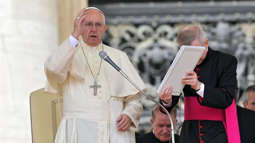 El Papa Francisco oficia misa