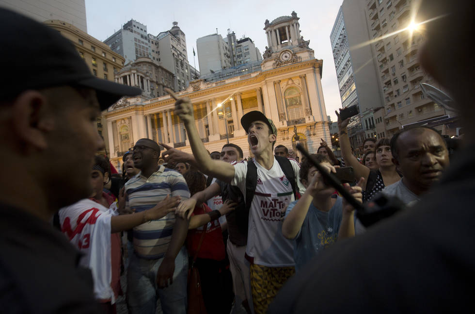 Seguidores de Rousseff se enfrentan a la policía