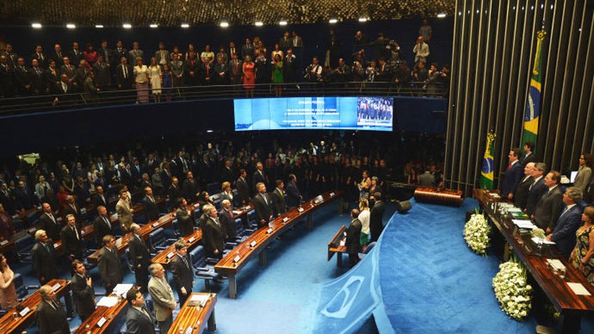 Jefe del PT en Senado brasileño admite que Rousseff será procesada