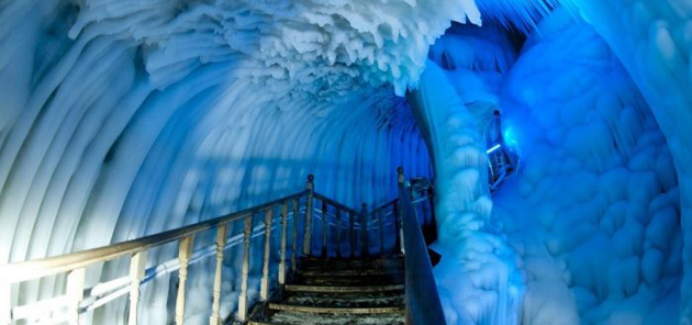 Una cueva de hielo que jamás se derrite es la sensación en China