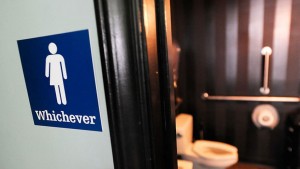 11 estados demandan a EEUU por política sobre baños para transgéneros