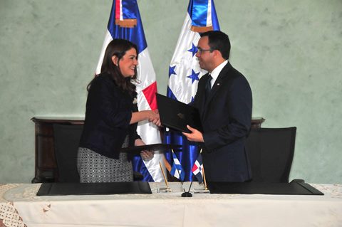Andrés Navarro recibe canciller de Honduras para profundizar diálogo político