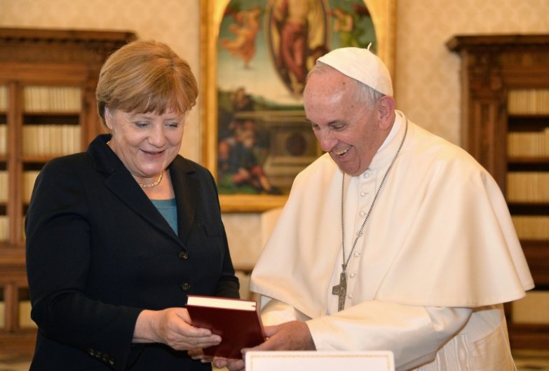 Papa Francisco insta a Europa a "transformar radicalmente sus modelos"