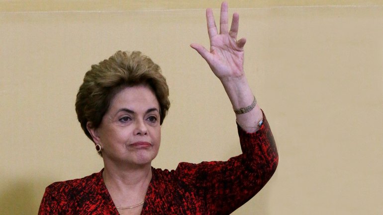Se alarga el debate sobre el futuro de Dilma