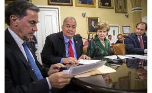 Cámara baja aprueba ley sobre deuda de Puerto Rico