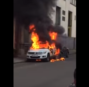 Incendian dos coches de Policía en el barrio Molenbeek de Bruselas