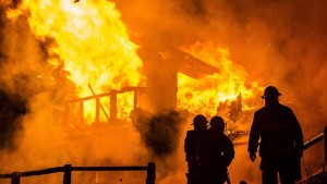 Incendio en campamento de Catar deja once muertos