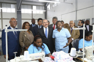 Presidente Medina inaugura industria textilera en San Pedro de Macorís