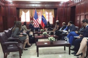 Canciller de Venezuela re reúne con John Kerry