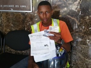 Joven denuncia agentes PN le quitaron su motor “sin pedirle los papeles” 