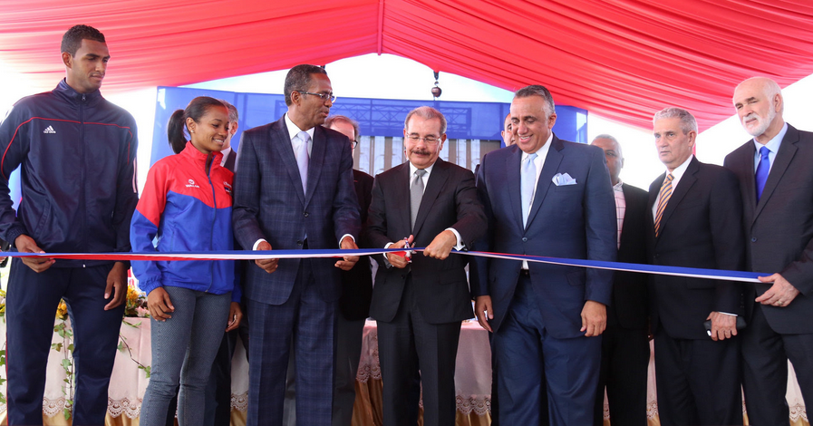 Presidente Medina inaugura Albergue Olímpico y Polideportivo