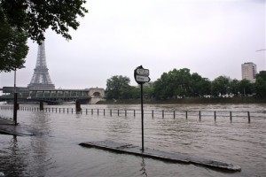 Miles de evacuados por las lluvias que inundan París
