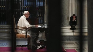 Papa aprueba proceso para expulsar obispos por casos abusos 