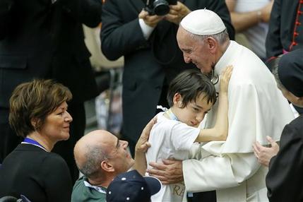 Papa critica tratamiento social de discapacitados