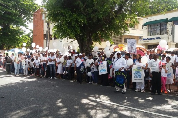 Grupo contra el aborto y matrimonio gay marcha hasta hotel hospeda ejecutivos de la OEA