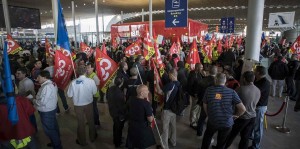 Retrasos en aeropuertos por huelga de controladores en Francia