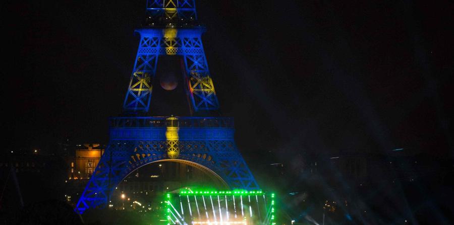 Torre Eiffel se iluminará con los colores de la bandera arcoíris