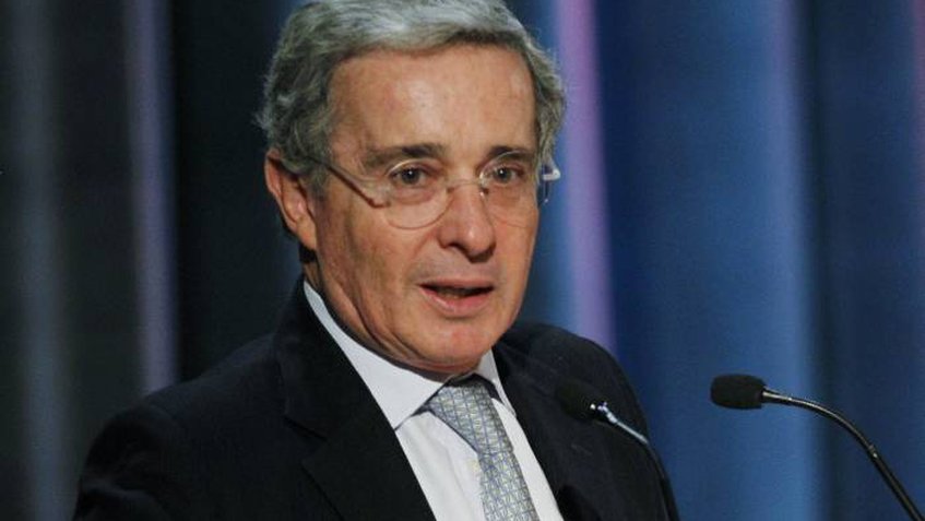 Álvaro Uribe no se pronunciará sobre acuerdo de alto al fuego