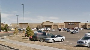 Reportan toma de rehenes por hombre armado en un Walmart