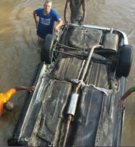 Identifican hombre cayó al río Amina con su vehículo y murió