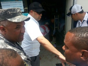 Vigilante es herido por asaltantes en sucursal Banco Ademi