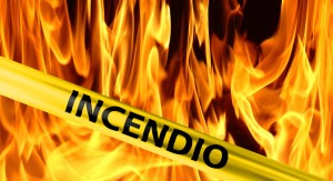 Camioneta se incendia en El Puerto, carretera Jarabacoa-La Vega 